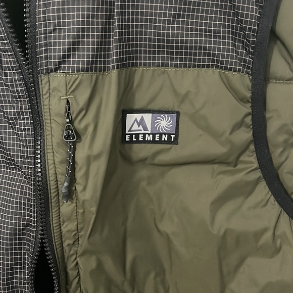 Element Vest - Picture 2 of 7